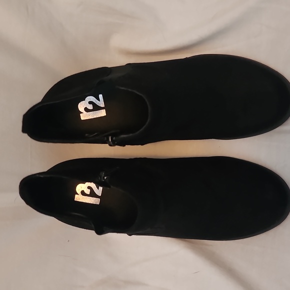 R2 Suede black wedges boots size 7.5 new - Picture 2 of 4